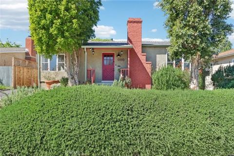 Photo of 5513 Cartwright Avenue, North Hollywood, CA 91601 (MLS # SR26057382)