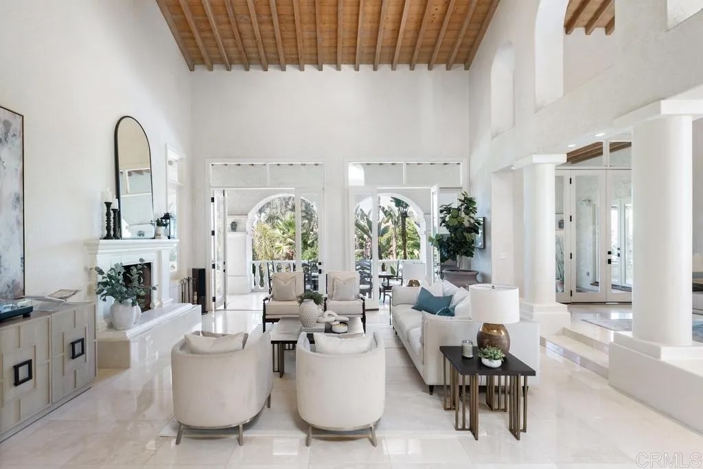 3247 Cerros Redondos