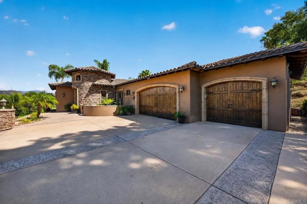 15512 Calistoga Dr