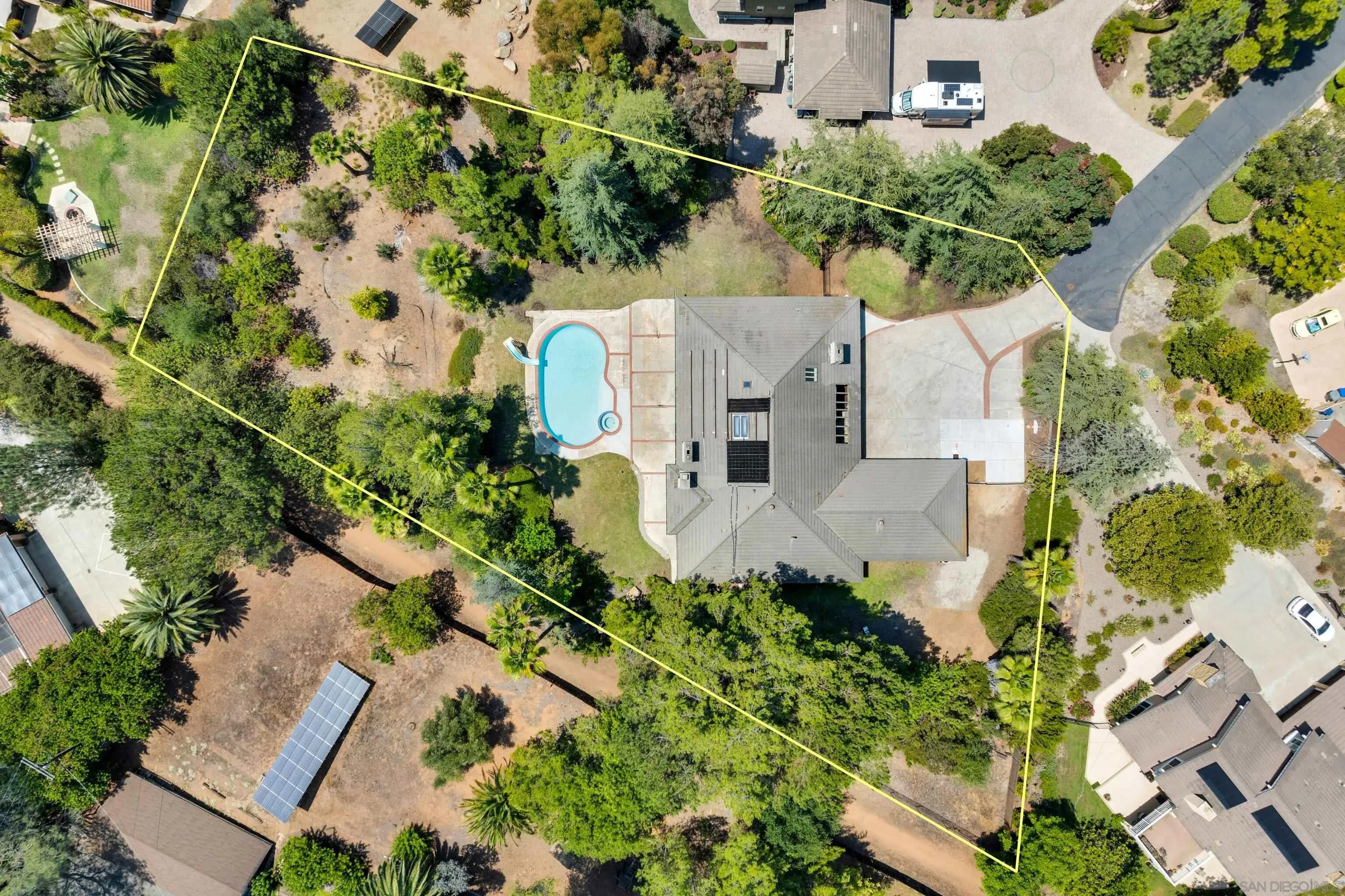 15235 Crestview Ct