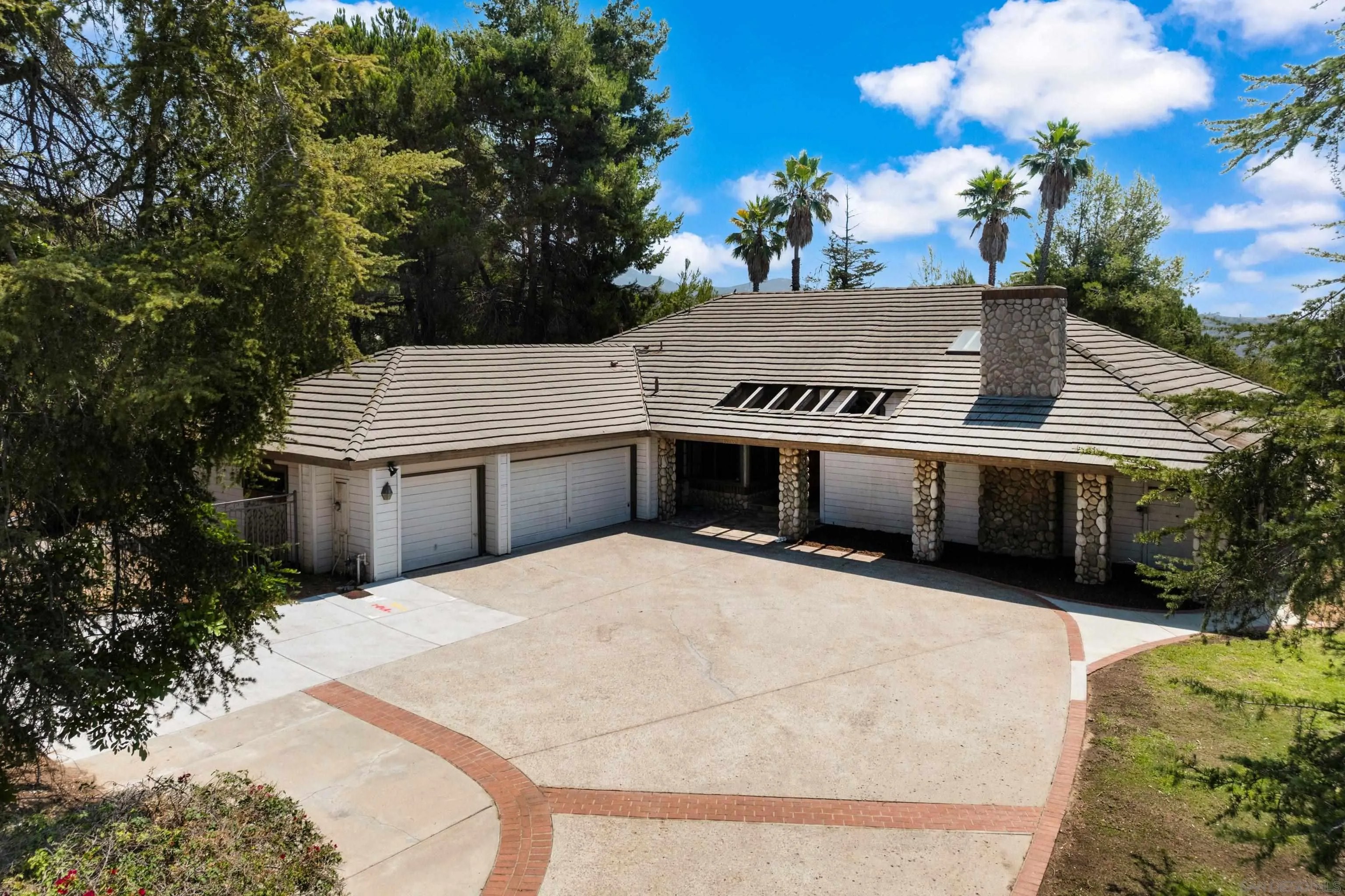 15235 Crestview Ct