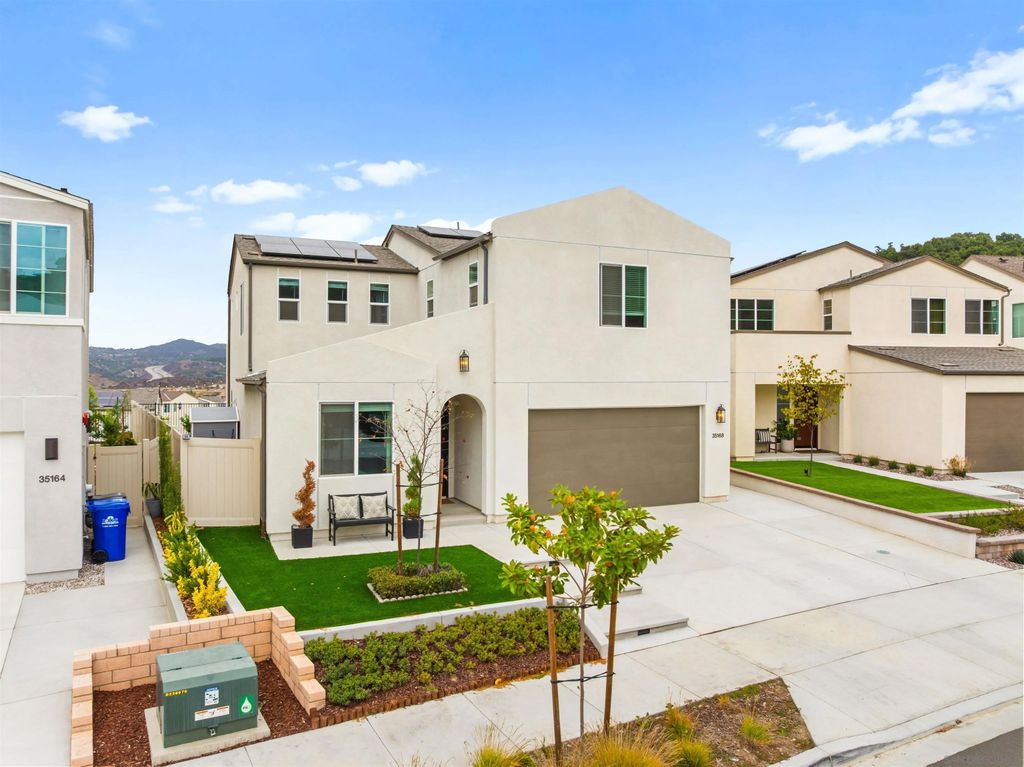 Photo of 35168 Bergamot Cv, Fallbrook, CA 92028 (MLS # 250041381)