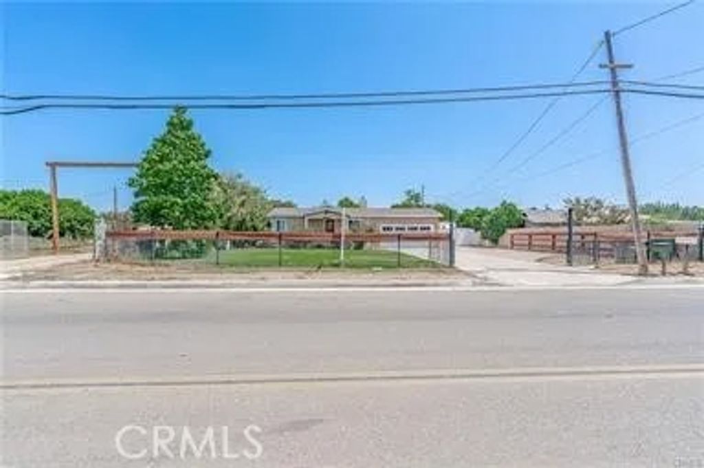 Photo of 4043 Sierra Ave, Norco, CA 92860 (MLS # IV26015000)