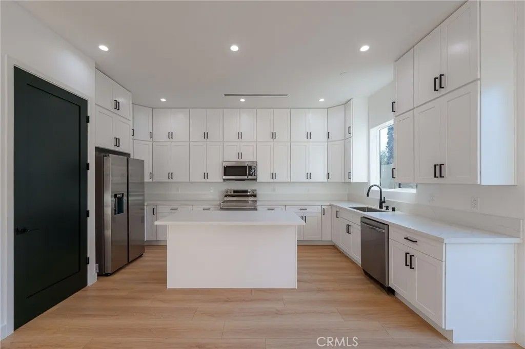 Photo of 14121 Emelita, Sherman Oaks, CA 91401 (MLS # SR26004884)