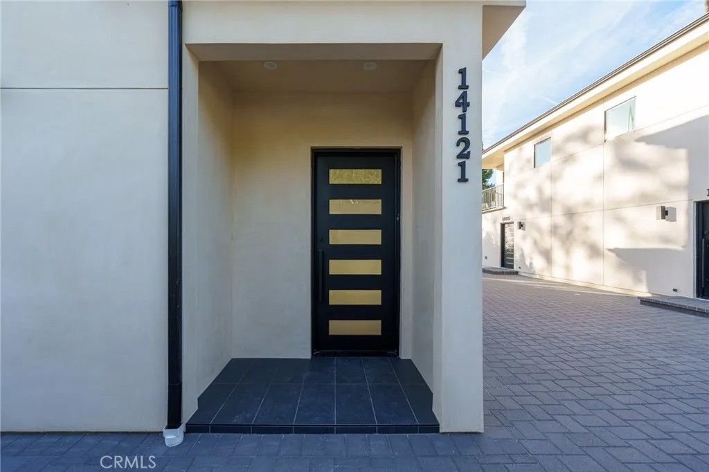 Photo of 14121 Emelita, Sherman Oaks, CA 91401 (MLS # SR26004884)