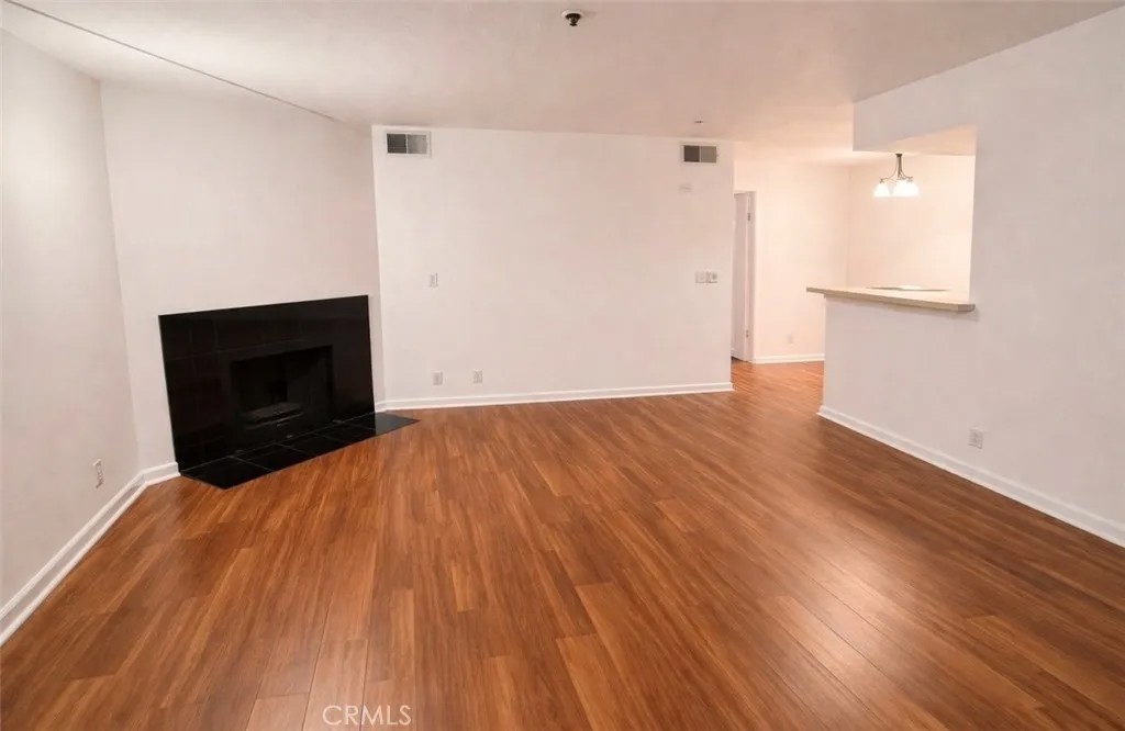 345 S Alexandria 107