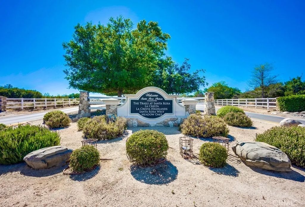 Photo of 39555 Avenida Bonita, Murrieta, CA 92562 (MLS # SW25233817)