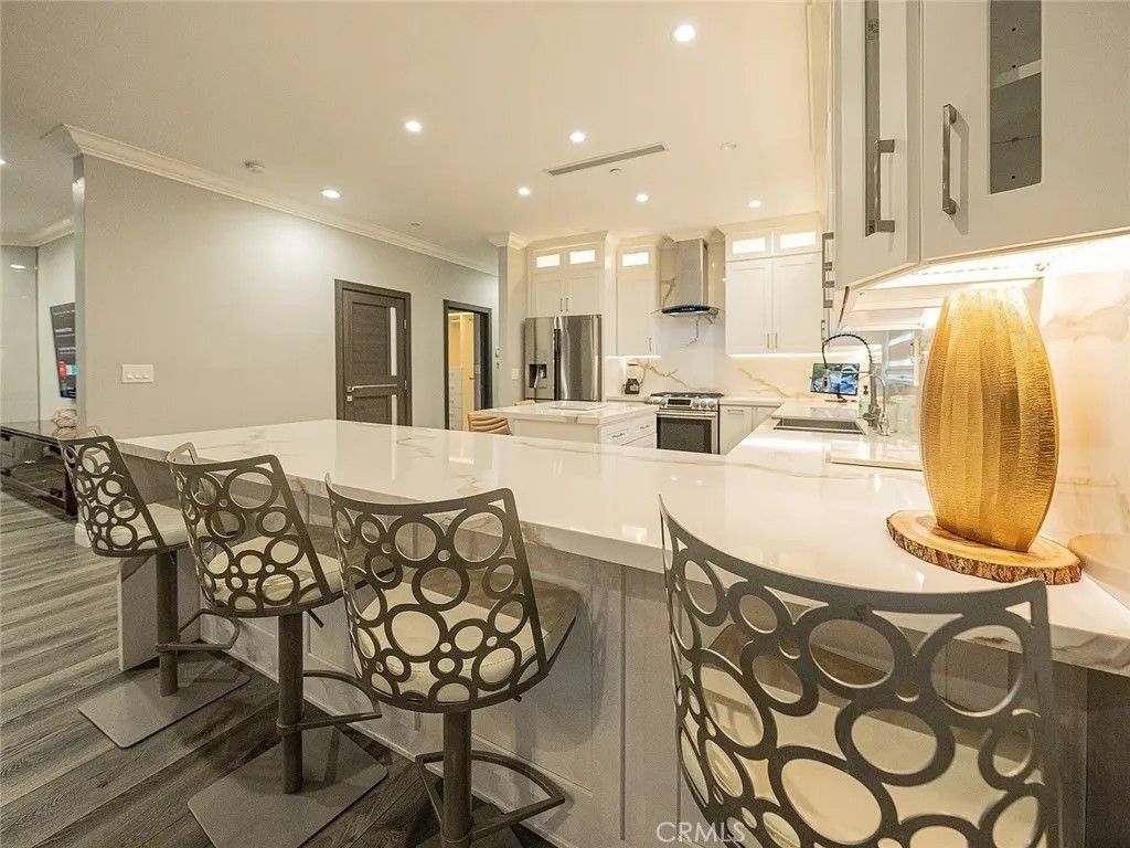 Photo of 430 N Parish Pl, Burbank, CA 91506 (MLS # IV26075144)