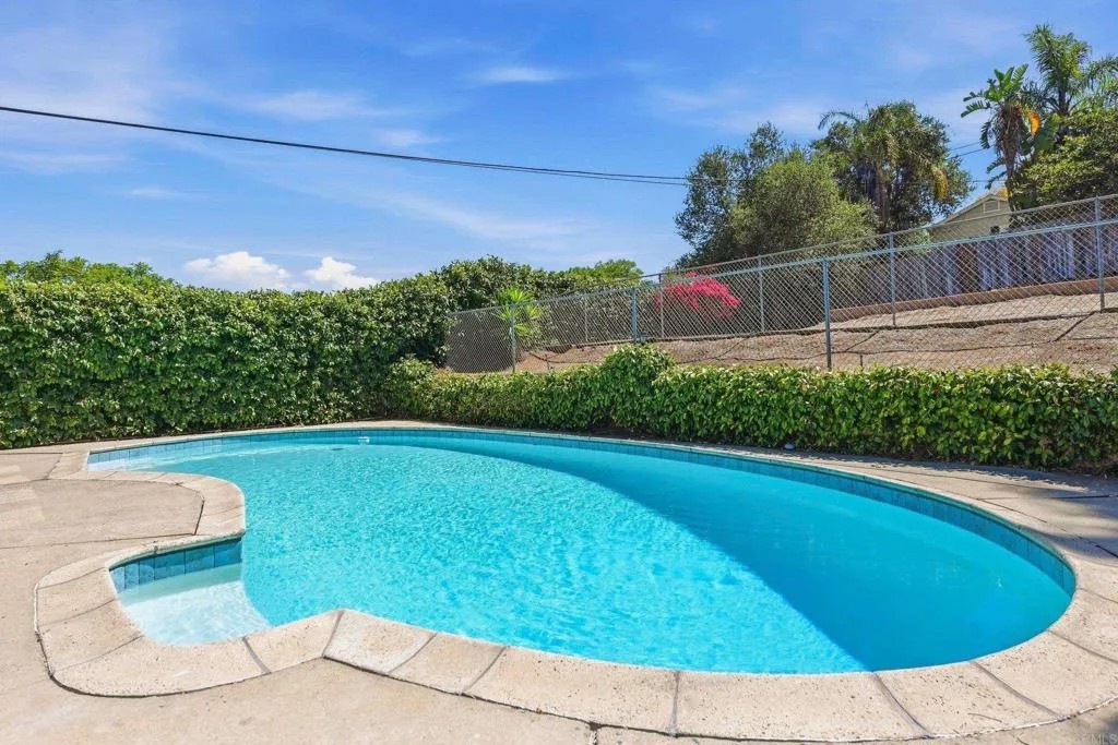 737 Alta Vista Dr