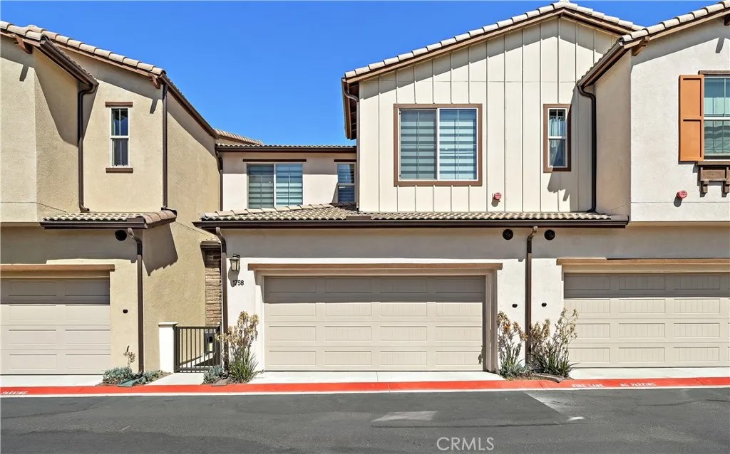 1758 Valley Oak Way