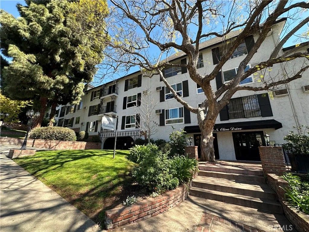 Photo of 1222 N Olive Dr, West Hollywood, CA 90069 (MLS # PW26055998)