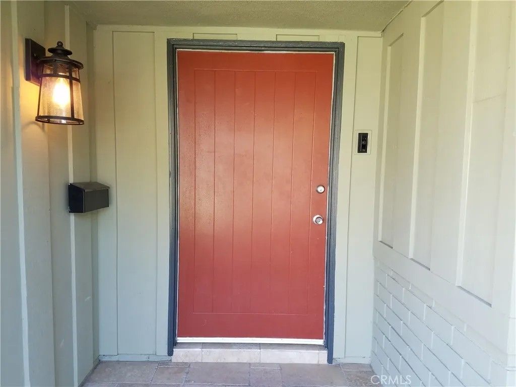 Photo of 424 E Riverview Avenue, Orange, CA 92865 (MLS # PW26011851)