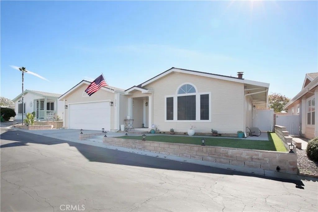 Photo of 521 Bermuda Drive, Hemet, CA 92543 (MLS # SW26007958)