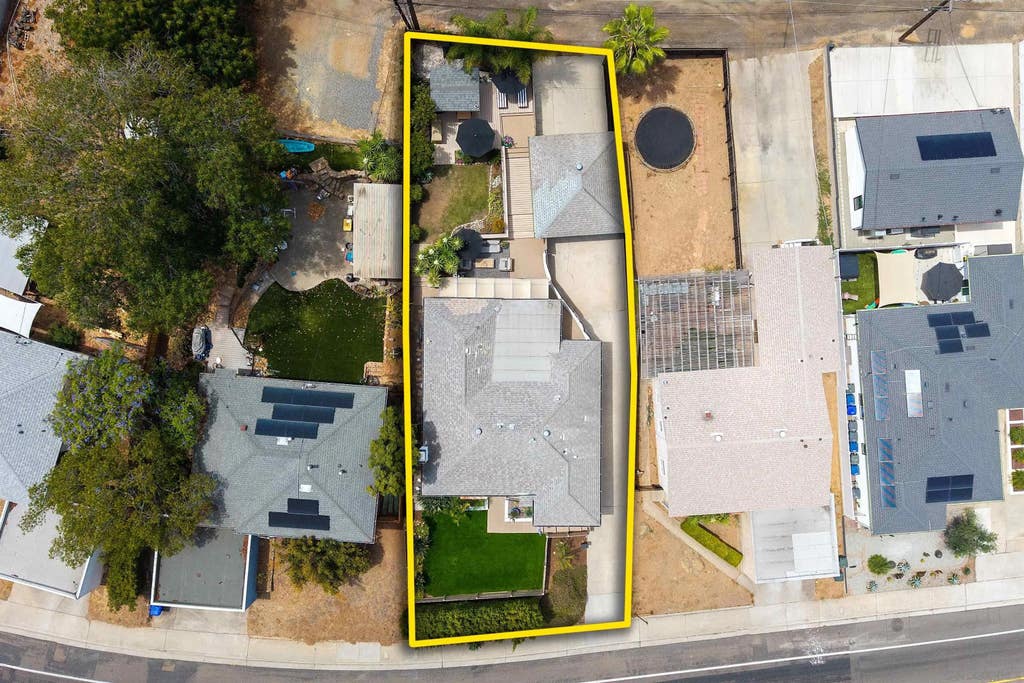 Photo of 4138 Massachusetts Ave, La Mesa, CA 91941 (MLS # 260019165)