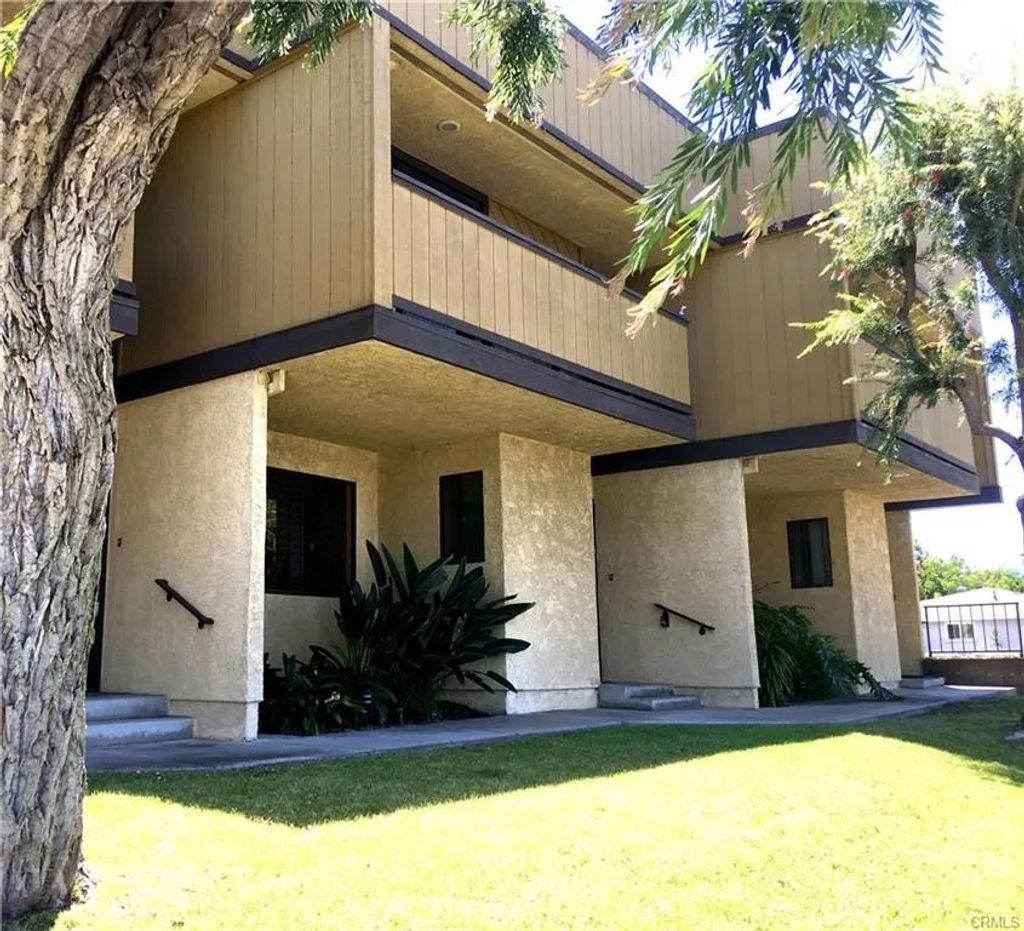 Photo of 434 W 223rd St, Carson, CA 90745 (MLS # SB26002248)