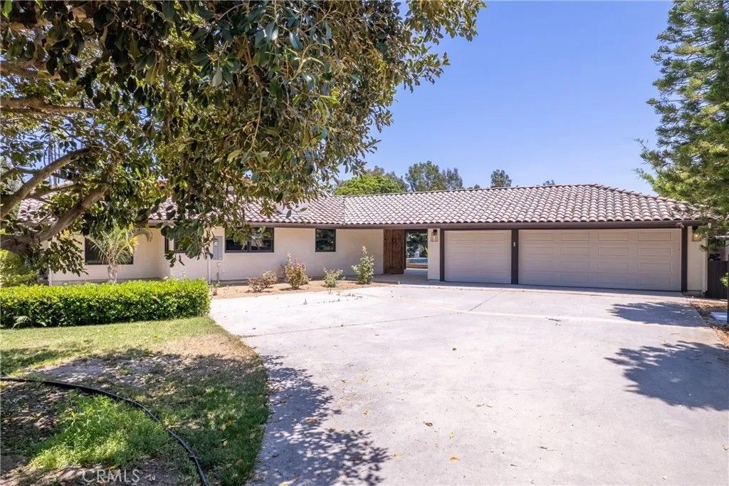 Photo of 7337 La Soldadera, Rancho Santa Fe, CA 92067 (MLS # SW26108469)