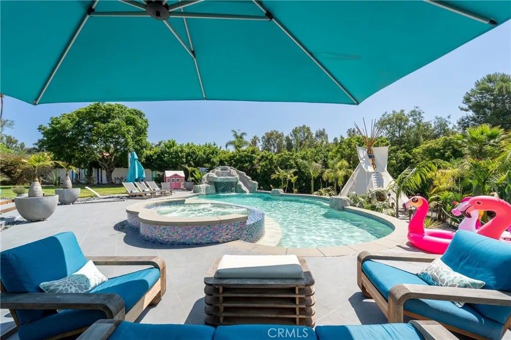 Photo of 7337 La Soldadera, Rancho Santa Fe, CA 92067 (MLS # SW26108469)
