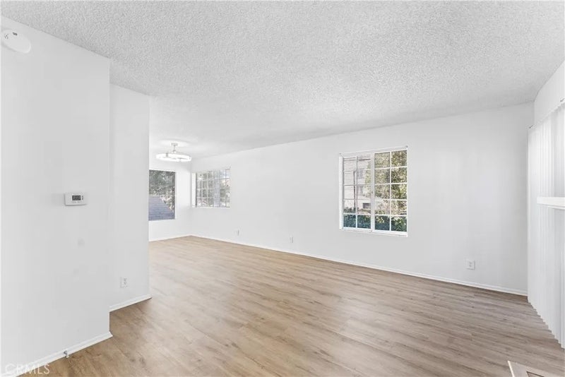 9346 Van Nuys 1