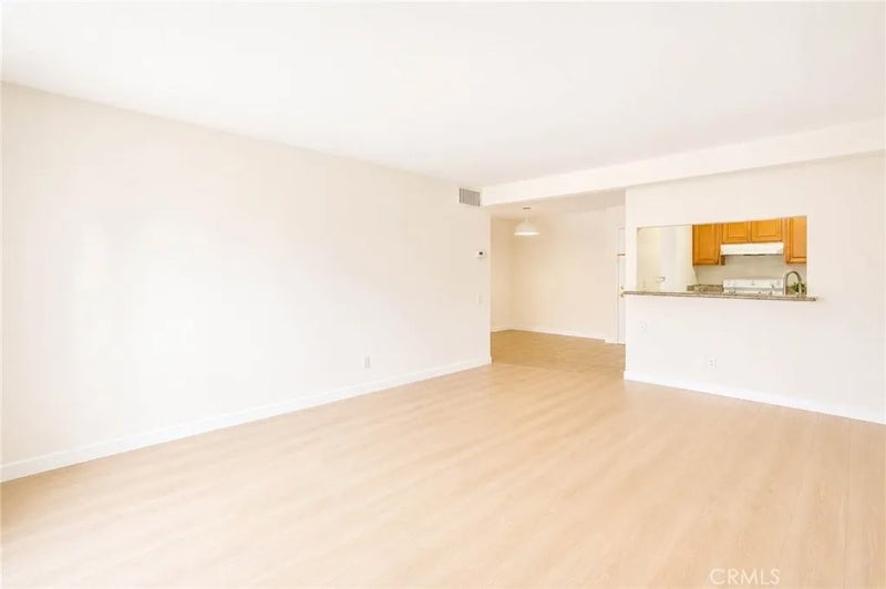 5460 White Oak Avenue E207