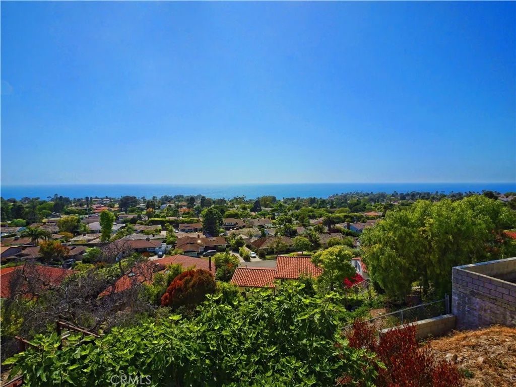 Photo of 1132 Via Zumaya, Palos Verdes Peninsula, CA 90274 (MLS # PV26094897)
