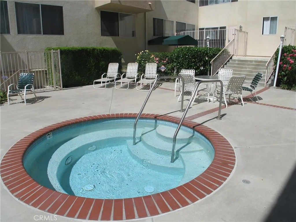 Photo of 14141 Dickens #301, Sherman Oaks, CA 91423 (MLS # SR26032878)