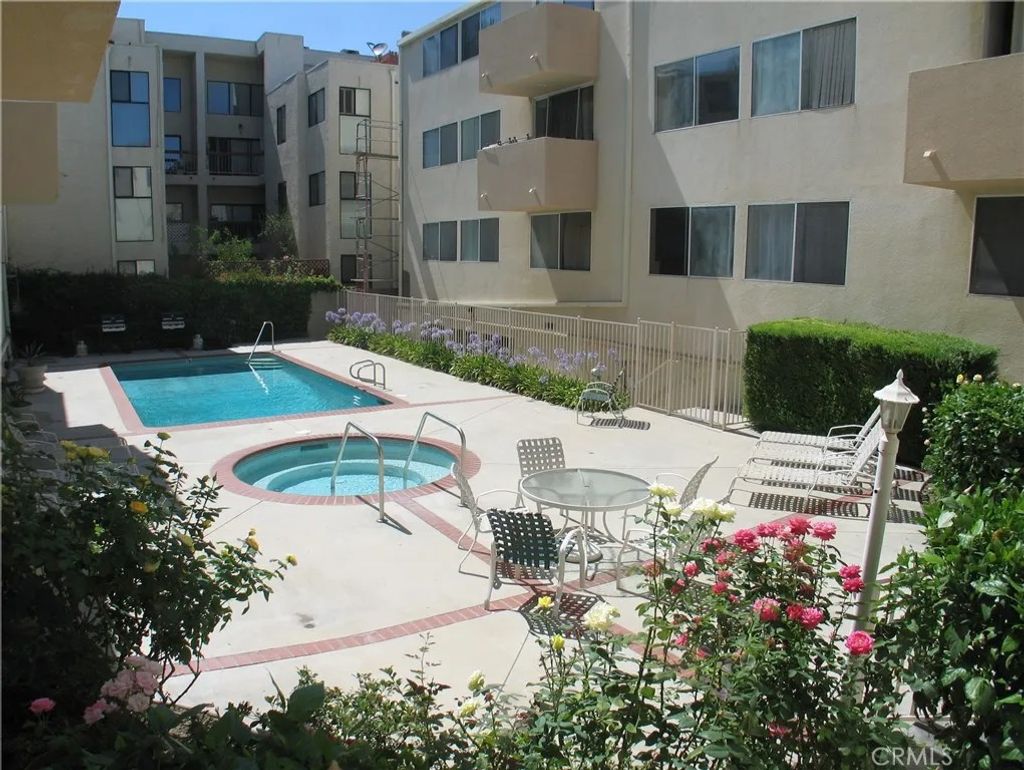 Photo of 14141 Dickens #301, Sherman Oaks, CA 91423 (MLS # SR26032878)