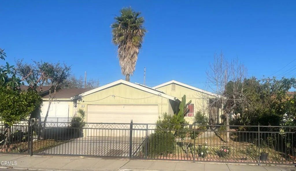 Photo of 307 Sycamore Street, Santa Paula, CA 93060 (MLS # V1-34675)