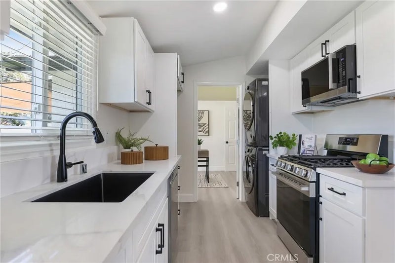 2037 W Arbor