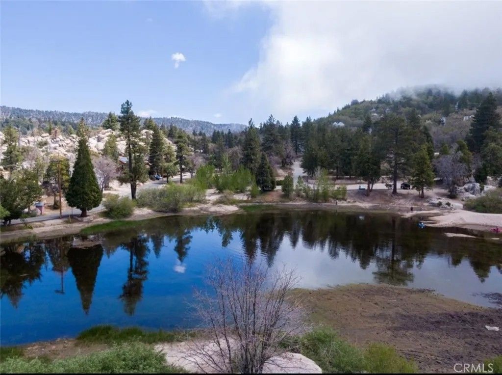 Photo of 33010 Donner Lane, Arrowbear, CA 92382 (MLS # DW26004486)