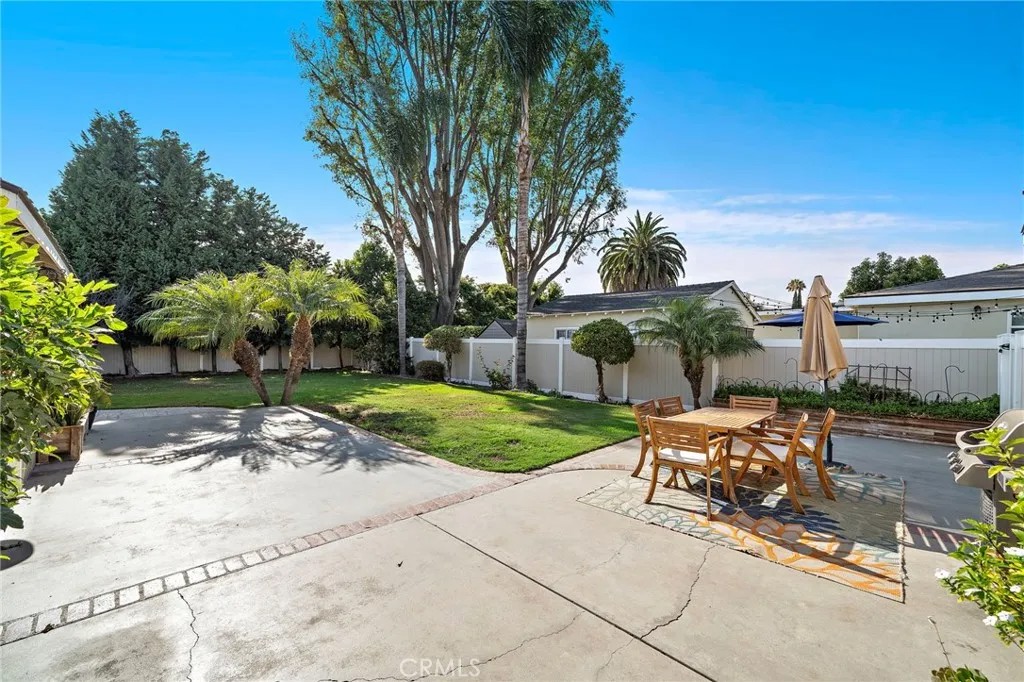 330 S Myrtle