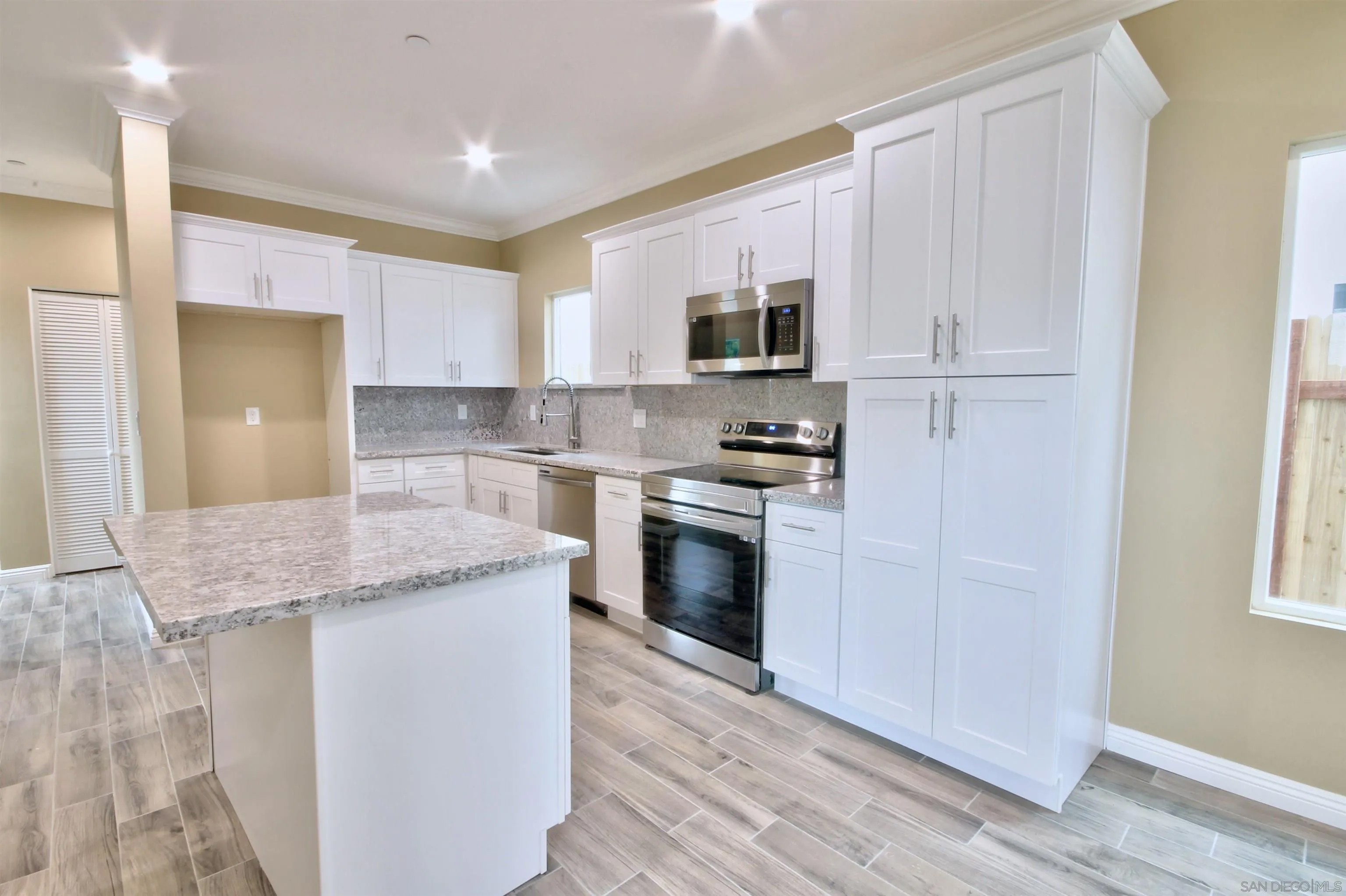 903-5 Concepcion Ave