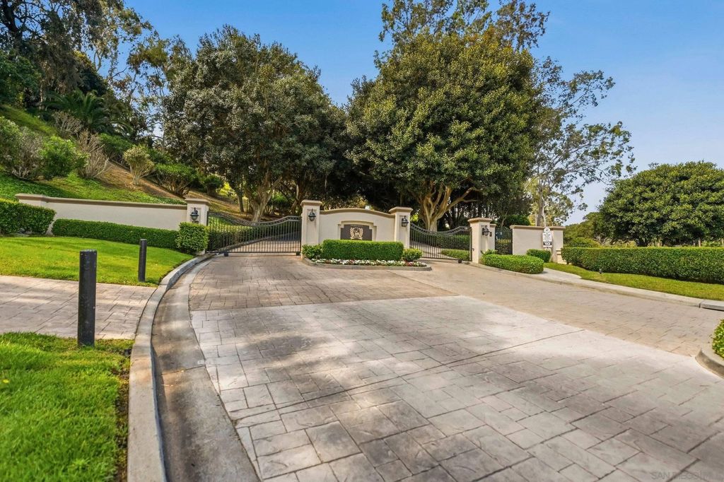 Photo of 4470 Caminito Tecera, Del Mar, CA 92014 (MLS # 260009961)