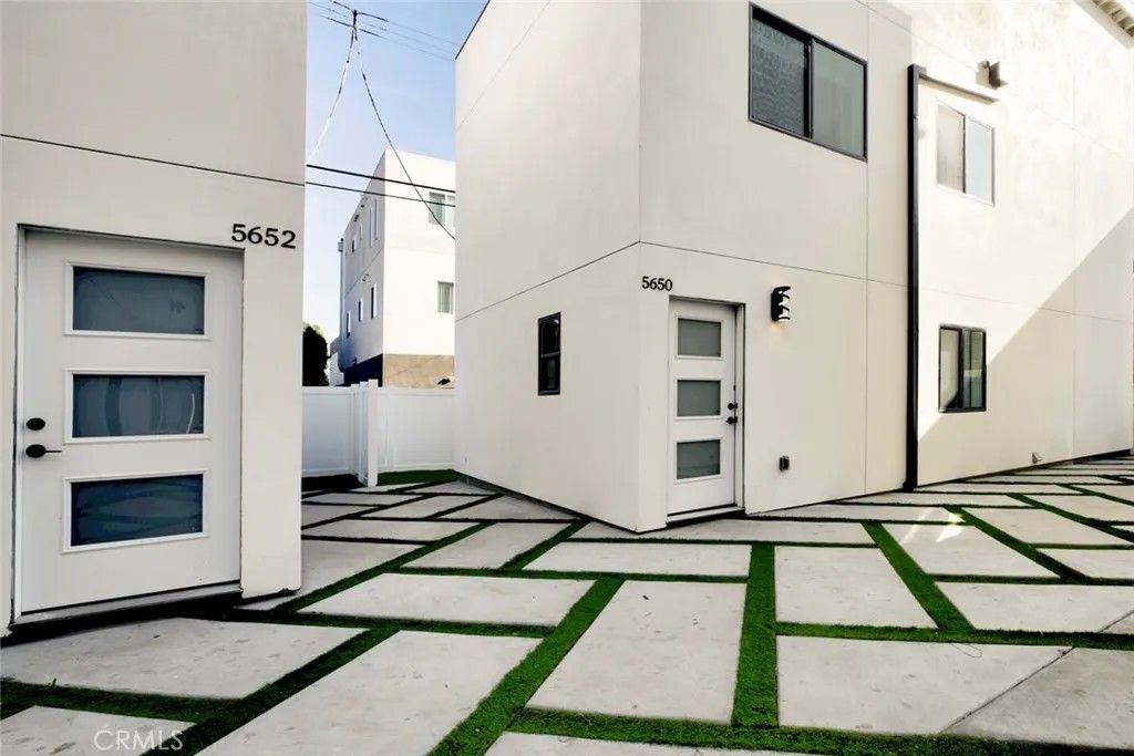 Photo of 5650 Cartwright, North Hollywood, CA 91601 (MLS # GD25279653)