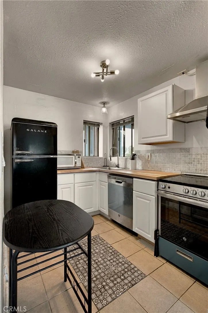 460 Golden Avenue 320