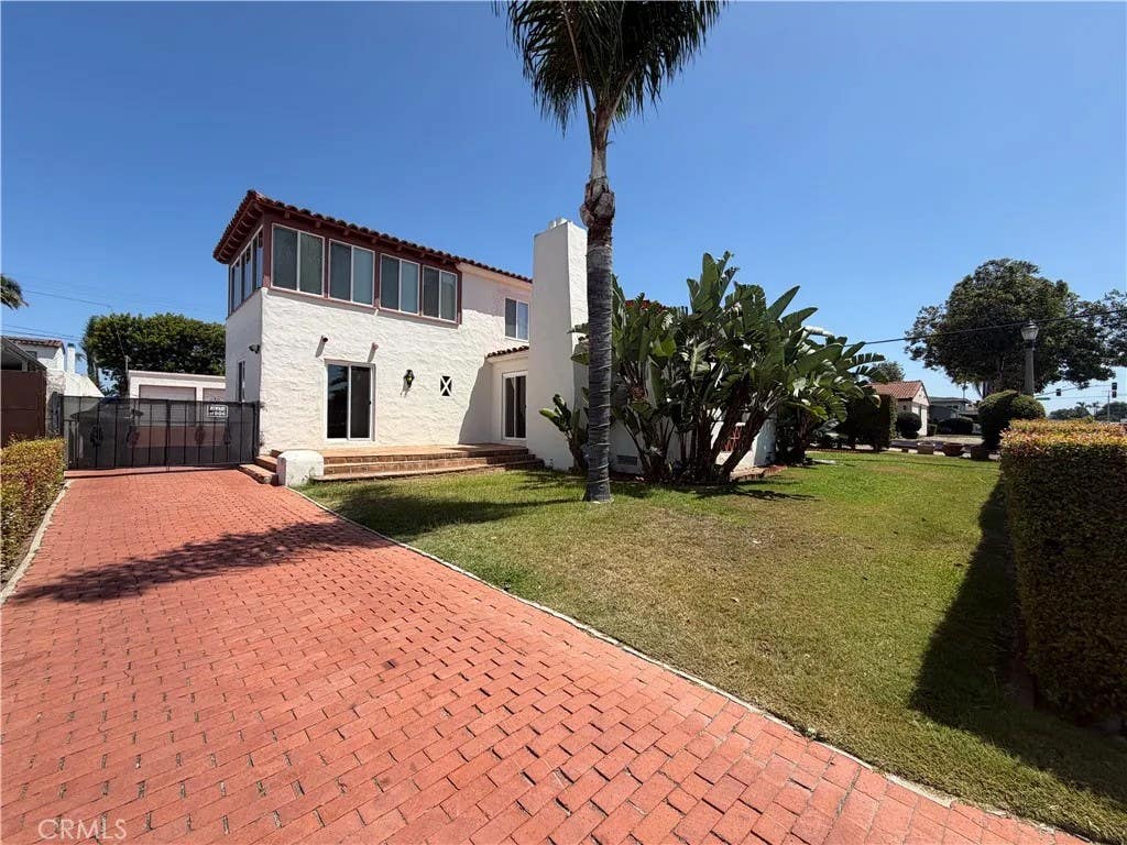 Photo of 29 L Street, Chula Vista, CA 91911 (MLS # CV26127549)