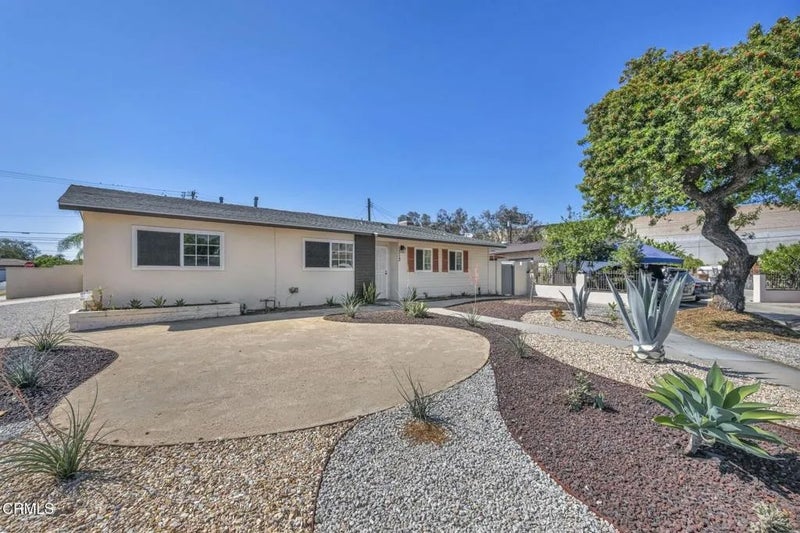 1313 N Crestlane Place