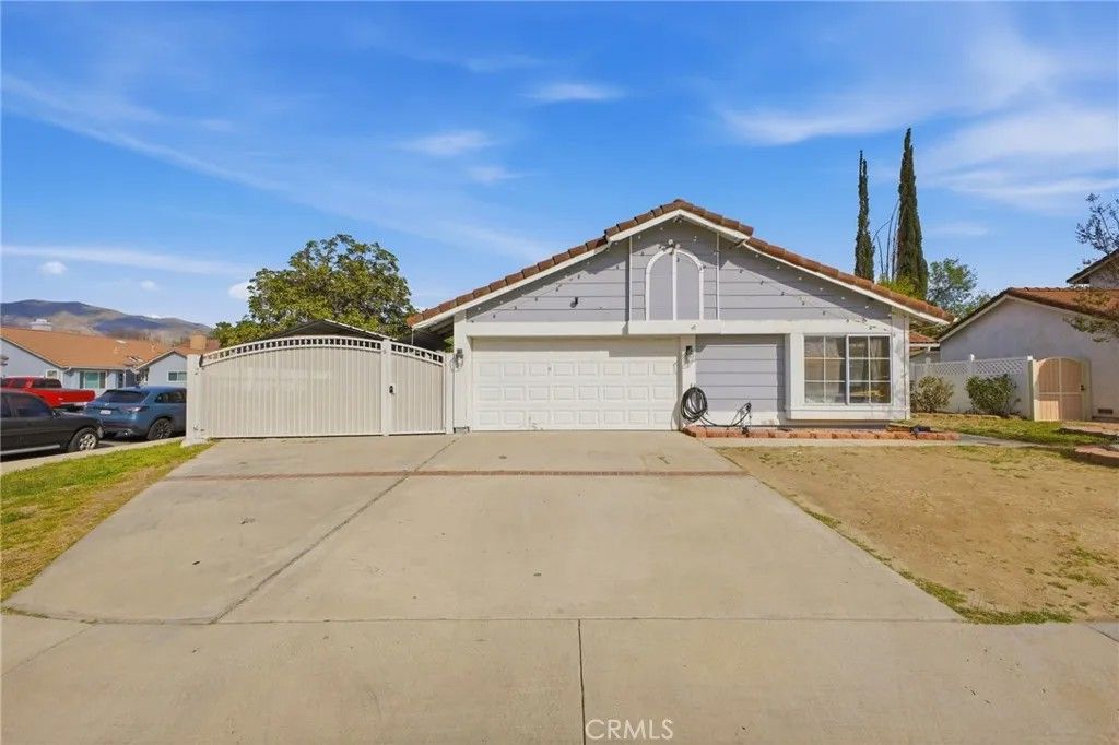 Photo of 301 Oleander Dr, San Jacinto, CA 92582 (MLS # PW26055391)