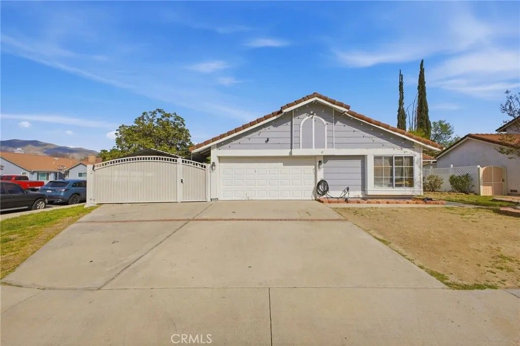 Photo of 301 Oleander Dr, San Jacinto, CA 92582 (MLS # PW26055391)