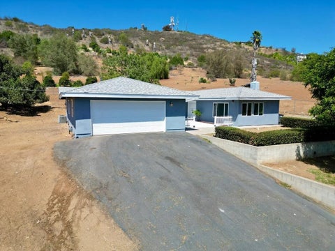 Photo of 1230 Sheridan Ave, Escondido, CA 92027 (MLS # 260023242)