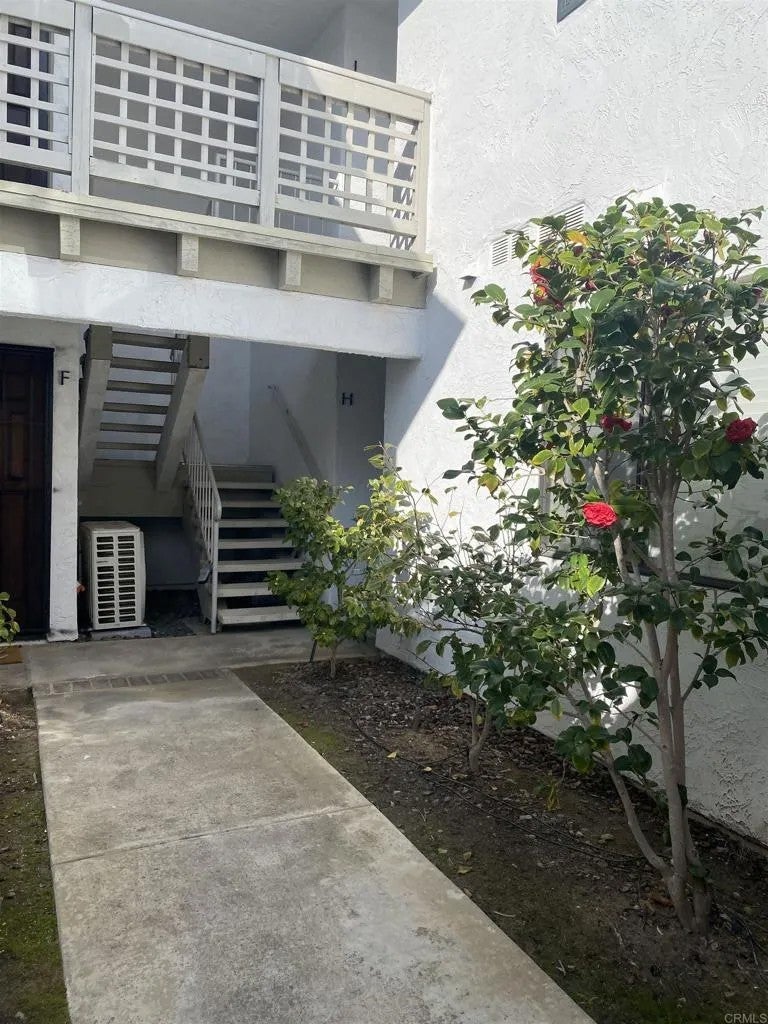 546 Via De La Valle H