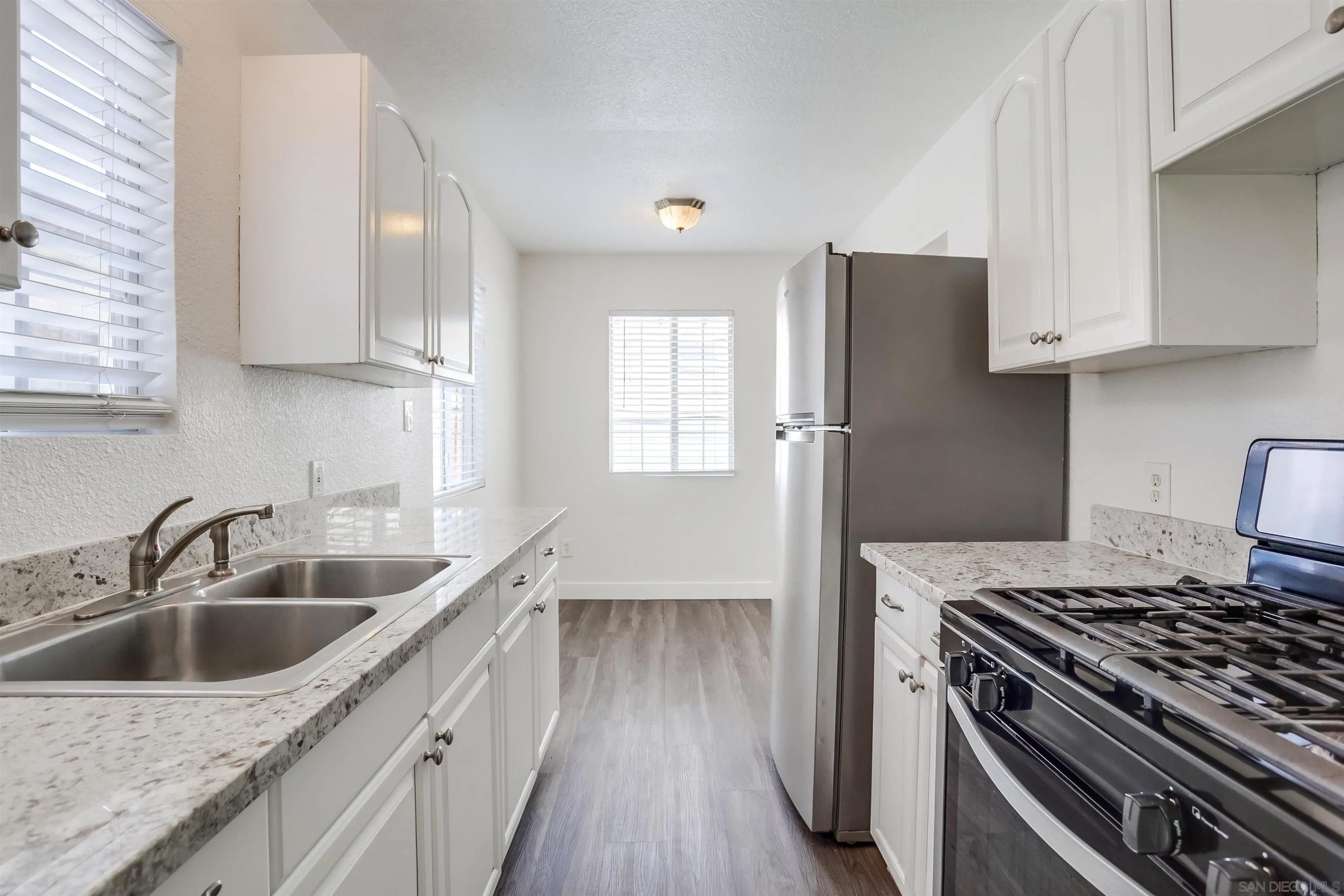 1206-08 Viola St