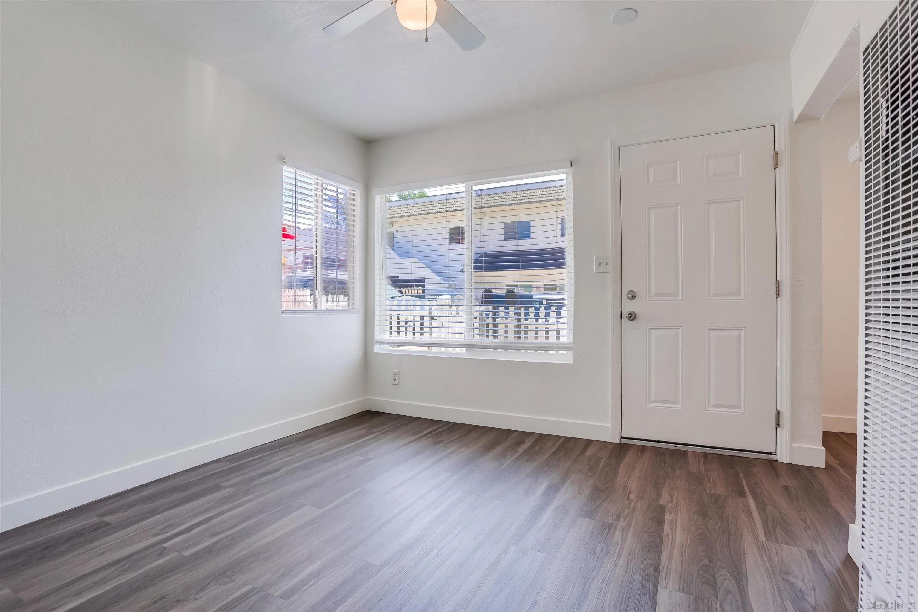1206-08 Viola St