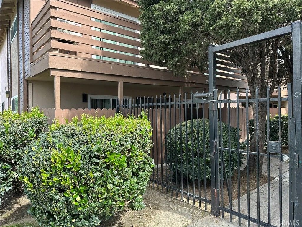 Photo of 440 W Orangewood Ave #C, Anaheim, CA 92802 (MLS # PW26050892)