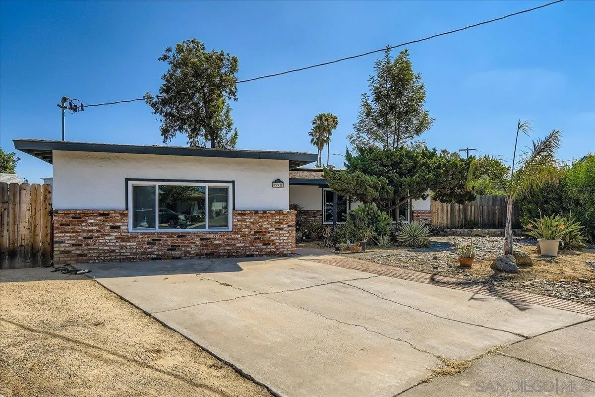 992 Ednabelle Ct