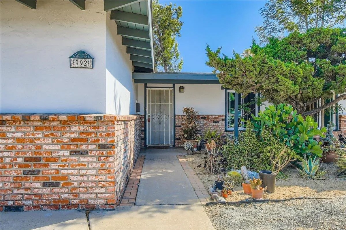 992 Ednabelle Ct