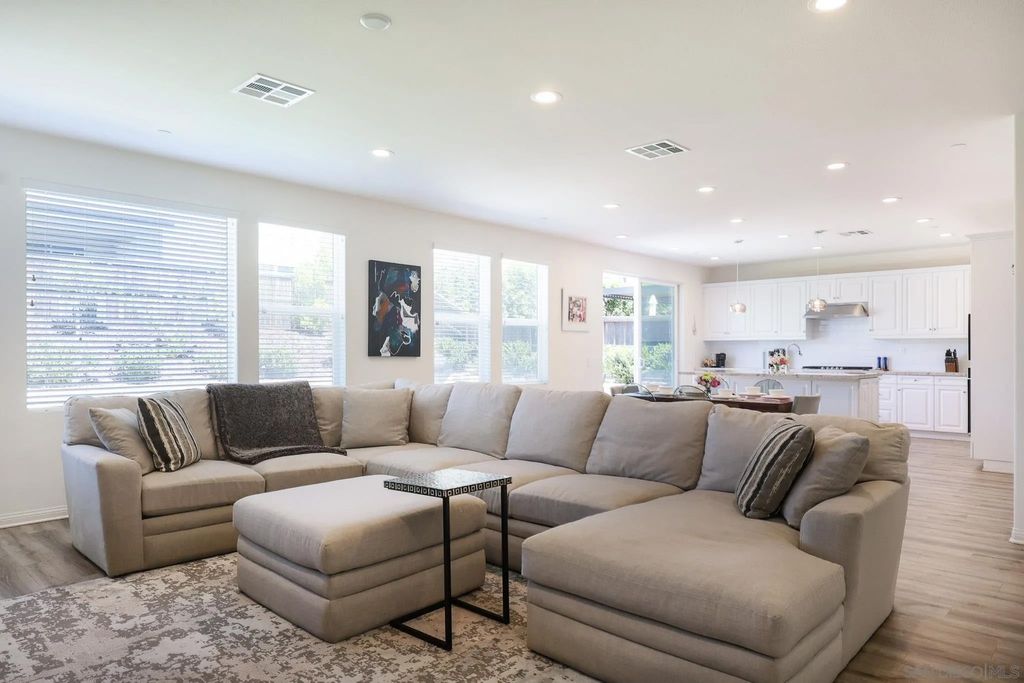 Photo of 1063 Camino Cantera, Chula Vista, CA 91913 (MLS # 260008901)