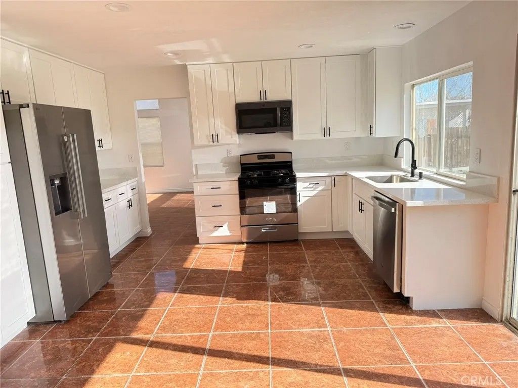 Photo of 14325 Tawney Ridge, Victorville, CA 92394 (MLS # TR26010852)