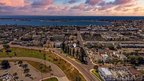 3770 Crown Point 103 Pacific Beach CA 92109