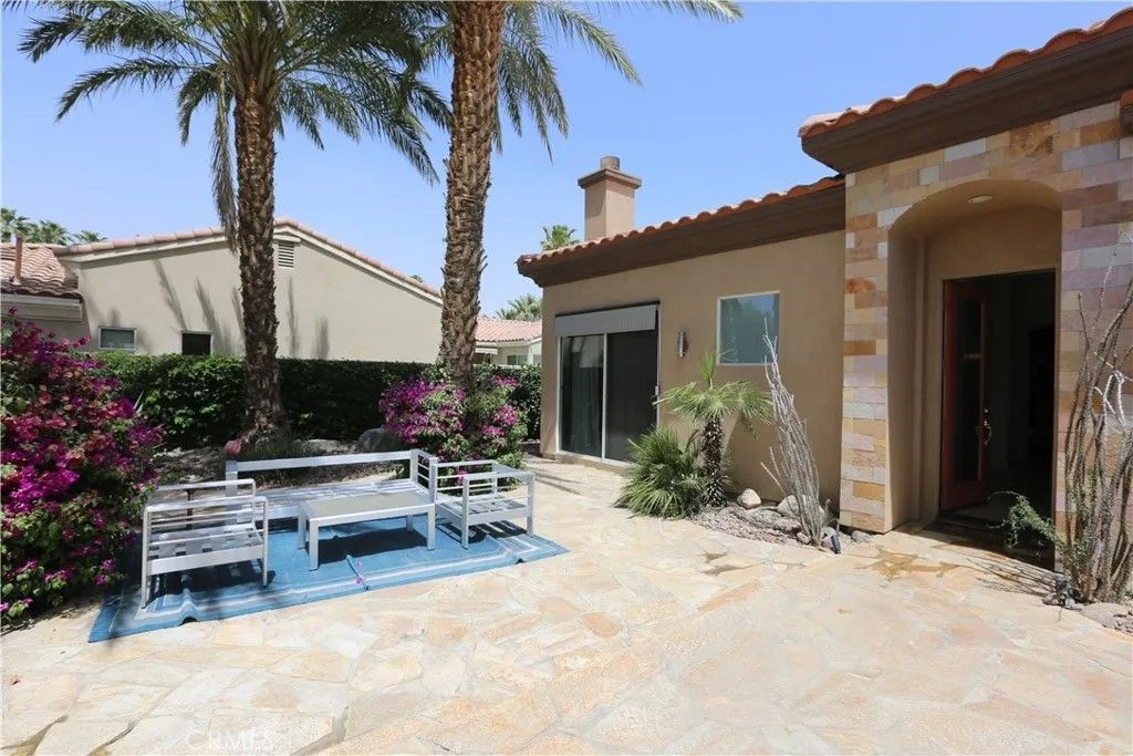 Photo of 14 Calle Lantana, Palm Desert, CA 92260 (MLS # GD25254055)