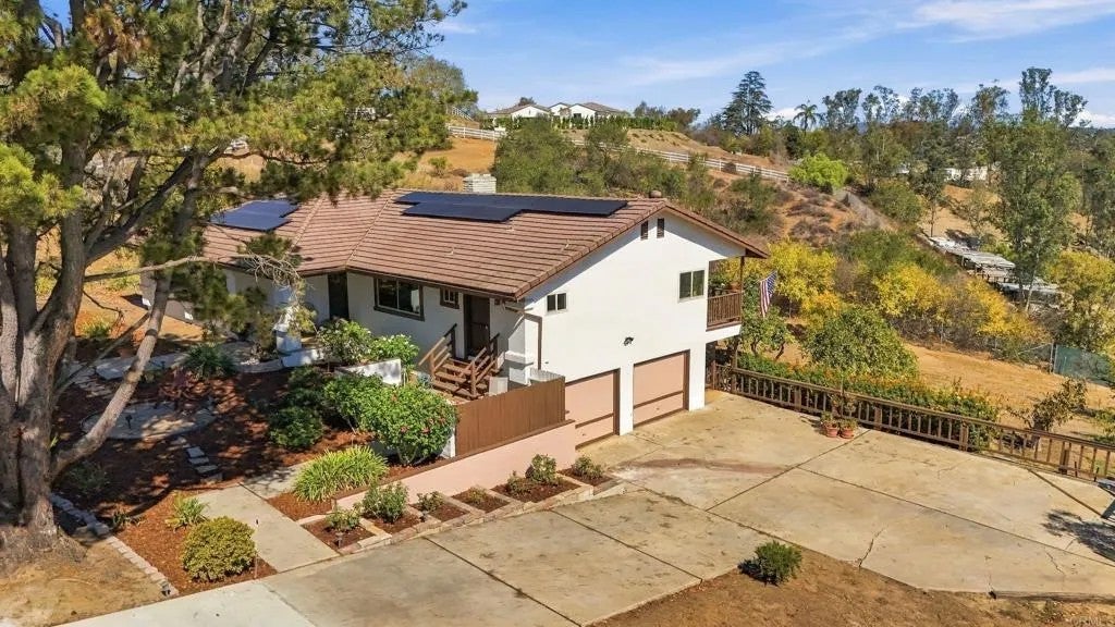Photo of 590 Elm Tree Lane, Fallbrook, CA 92028 (MLS # NDP2609348)